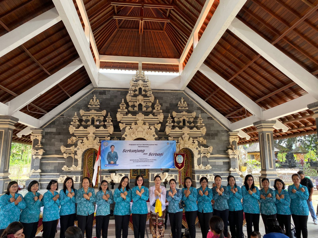 CEGAH STUNTING, KETUA TP PKK BALI SAMBANGI BELOK/SIDAN